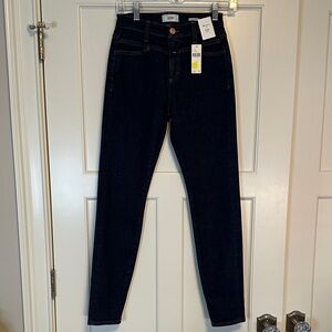 NWT Closed Dark Blue Women's Jeans in size 25.